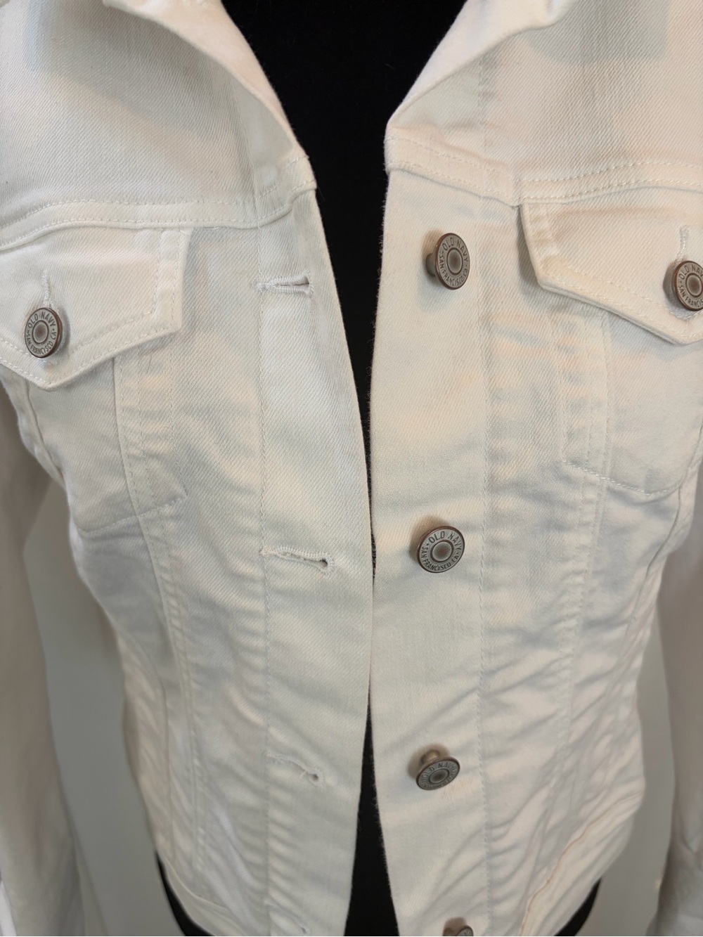 Old Navy Ladies White Denim Jacket - Button Front Size Med pockets EUC - Picture 3 of 15